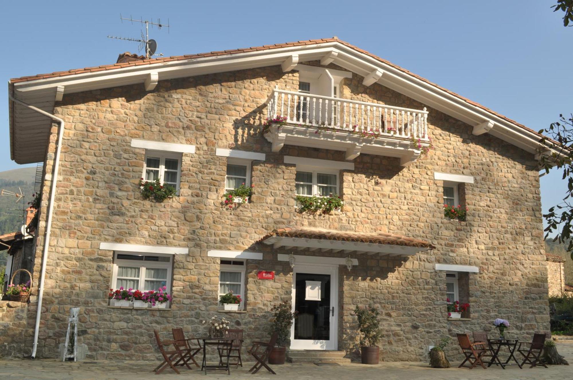 מלון Selores El Bosque De La Anjana מראה חיצוני תמונה